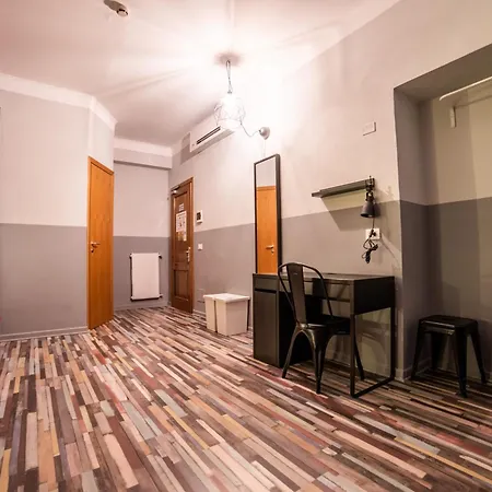 Yellowsquare Albergue