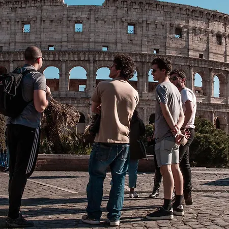 אכסניה Yellowsquare *