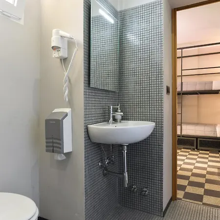 אכסניה Yellowsquare