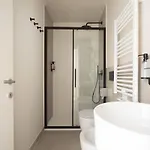 Yellowsquare Hostel *