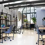 Yellowsquare Hostel *