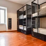 Hostel Yellowsquare *
