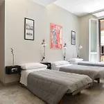 Hostel Yellowsquare *