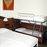 Hostel Yellowsquare