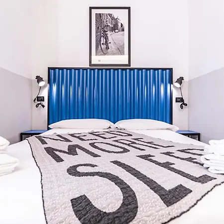 Yellowsquare Hostel