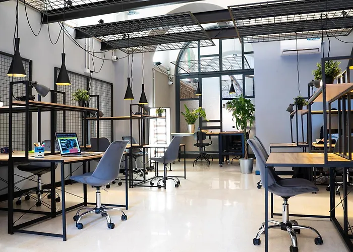 Yellowsquare Hostel *