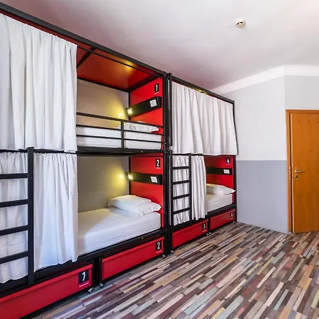 Yellowsquare Hostel *